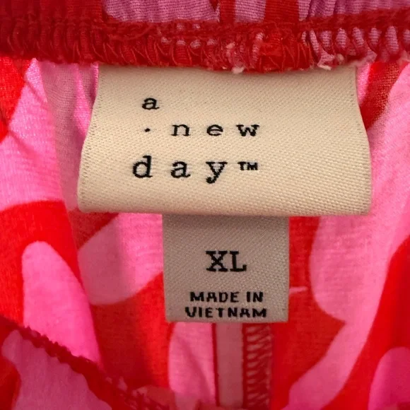 A New Day Women’s‎ Pink and Red leaf Patterned Wide Leg Pants - Picture 4 of 4